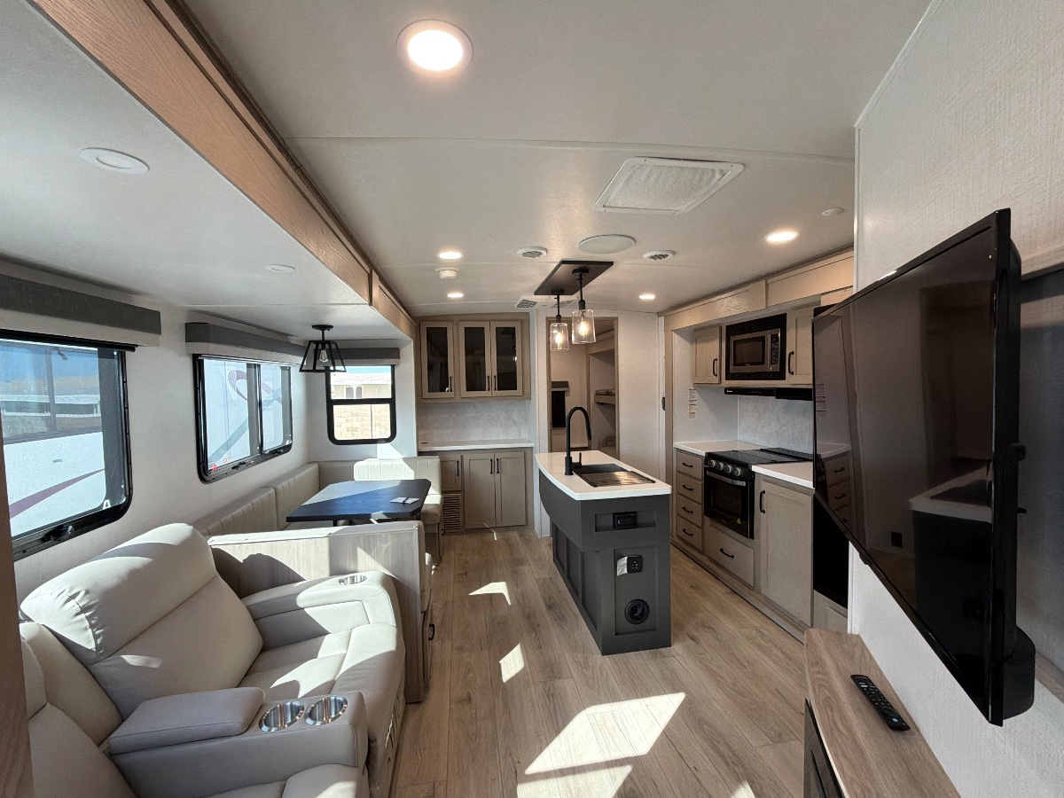 2025 FOREST RIVER ROCKWOOD 8336BH — photo 1