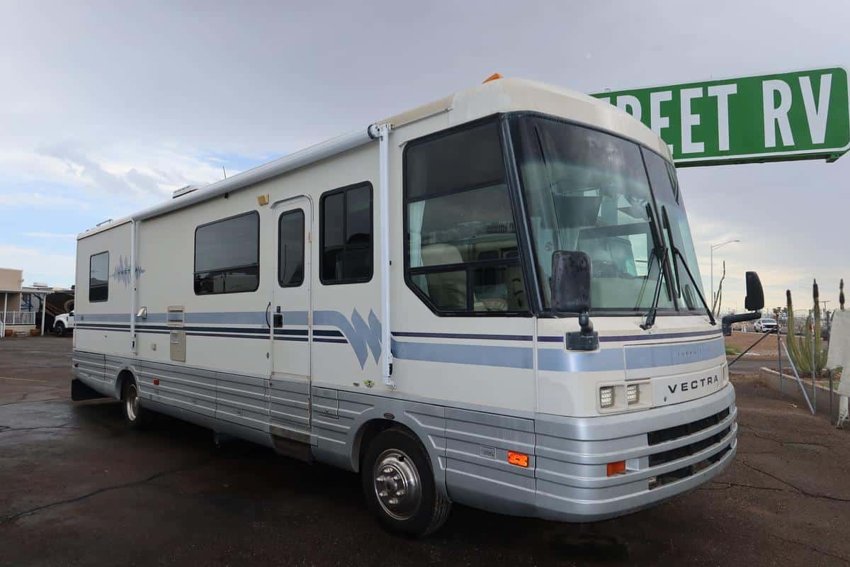 1994 Winnebago Industries VECTRA 35RQ – 4591C