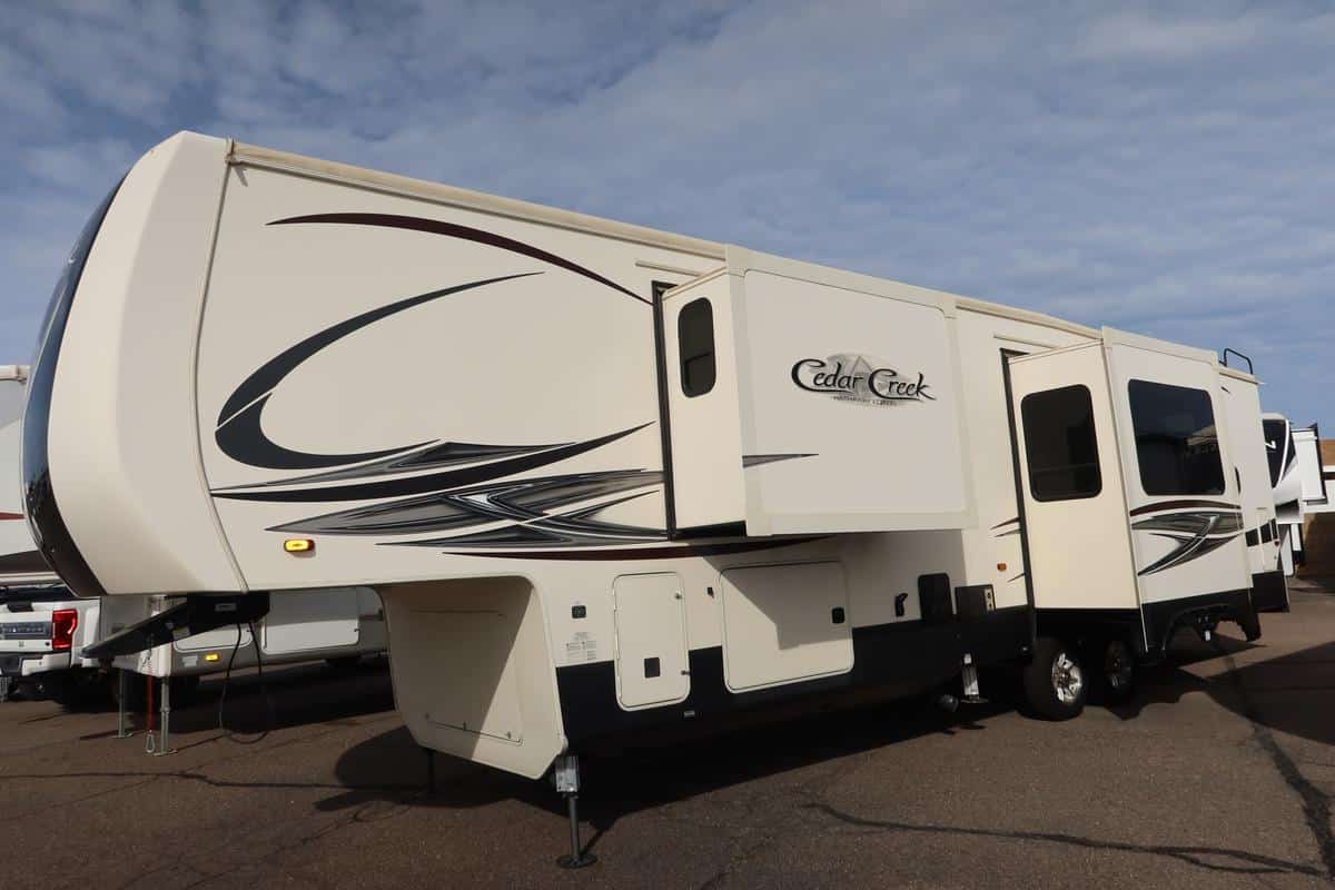 2020 CEDAR CREEK HATHAWAY 38DBRK – 4627C