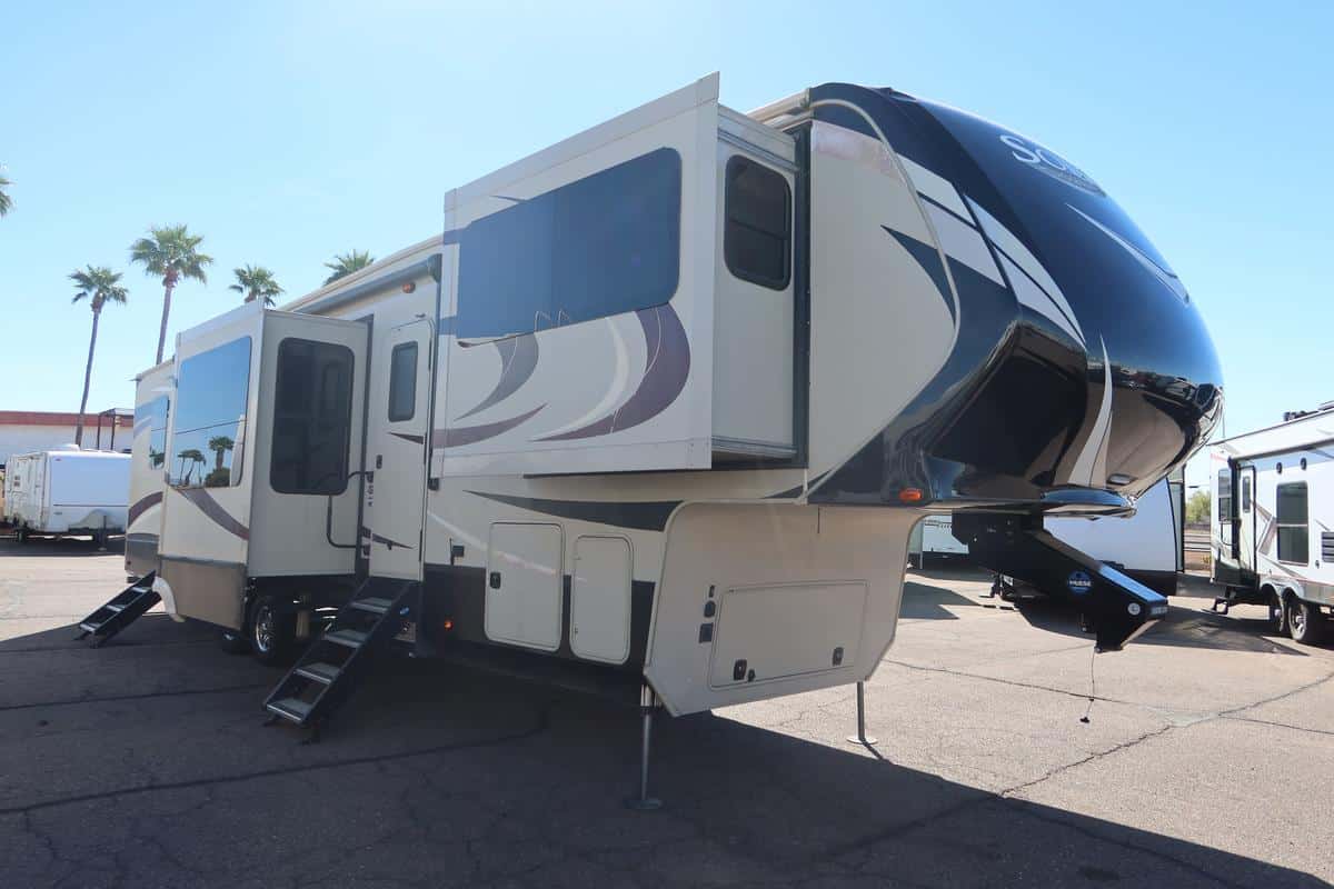 2016 Grand Design RV SOLITUDE 379FL – 4673C