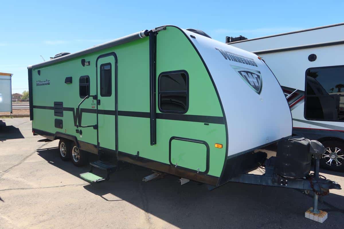 2014 WINNEBAGO MINNIE 2451BHS – 4668C