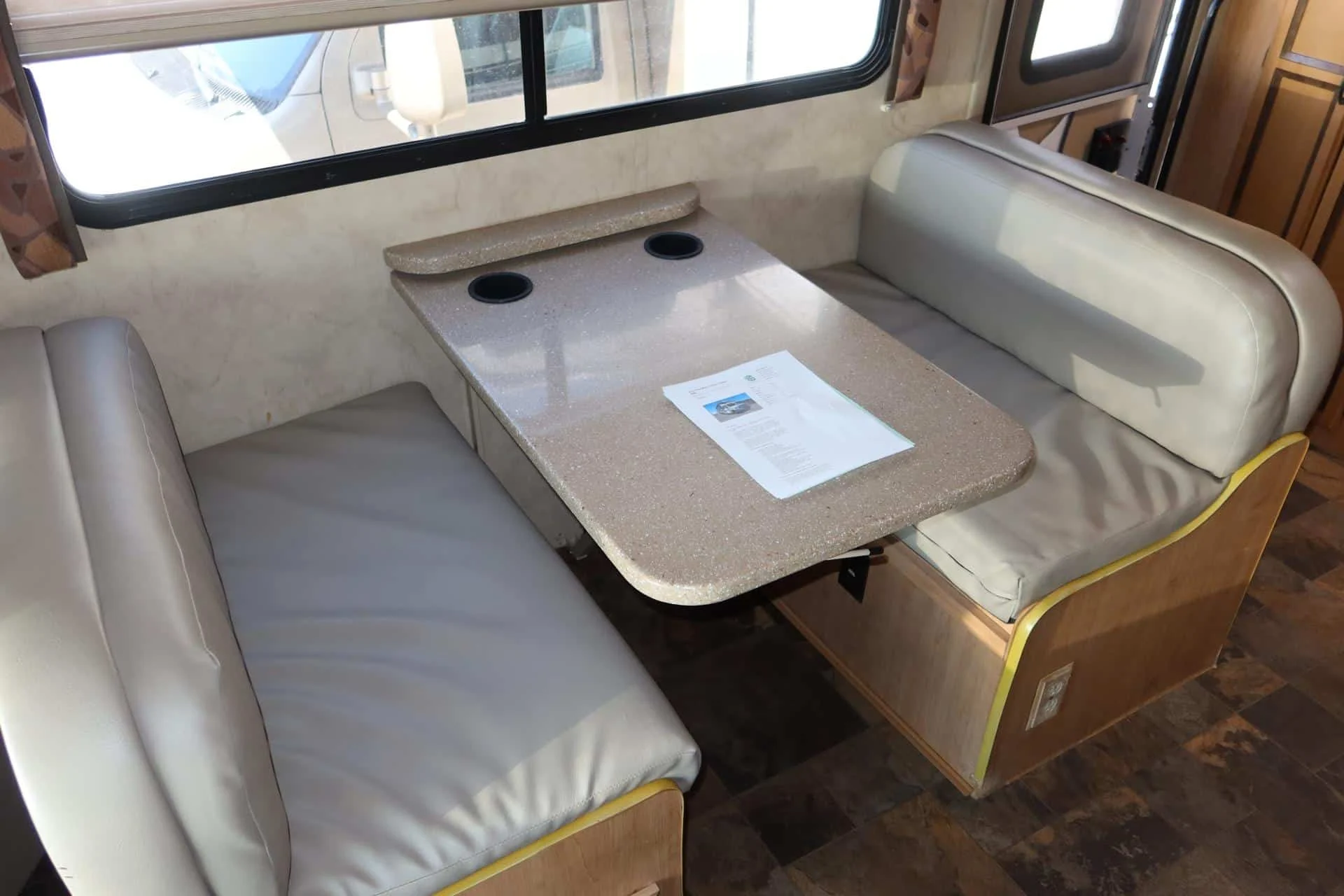4341_13_Citation_16.jpg 2013 Thor Motor Coach CITATION 29TB – 4692C RV photo 8