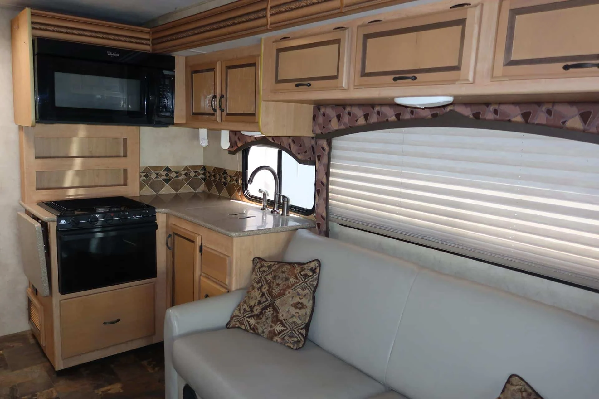 4341_13_Citation_18.jpg 2013 Thor Motor Coach CITATION 29TB – 4692C RV photo 10