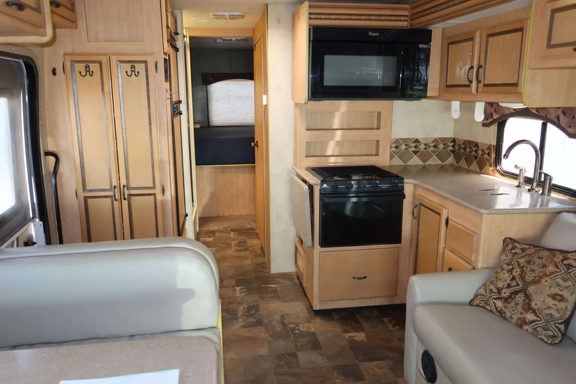 4341_13_Citation_19.jpg 2013 Thor Motor Coach CITATION 29TB – 4692C RV photo 11