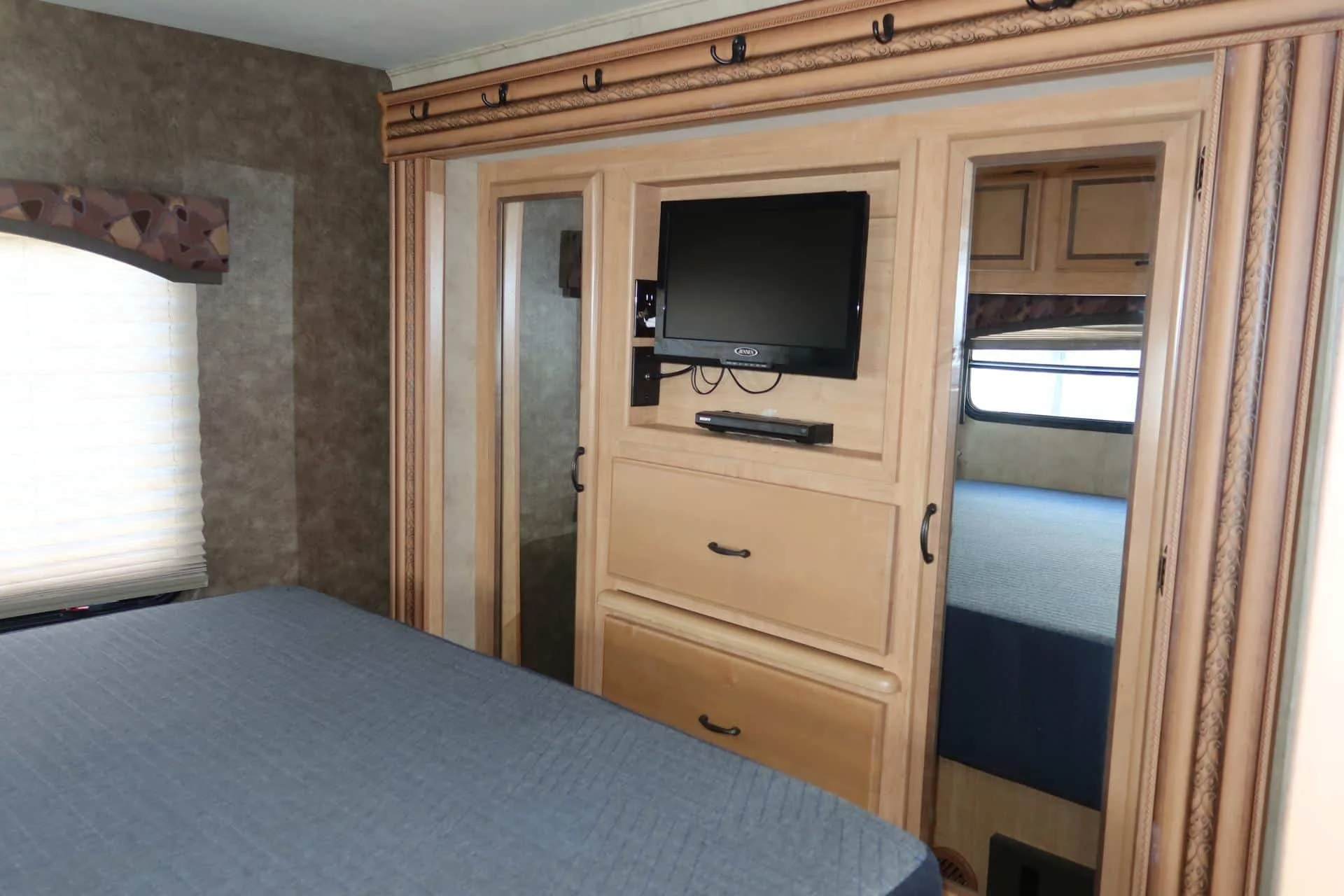 4341_13_Citation_25.jpg 2013 Thor Motor Coach CITATION 29TB – 4692C RV photo 18