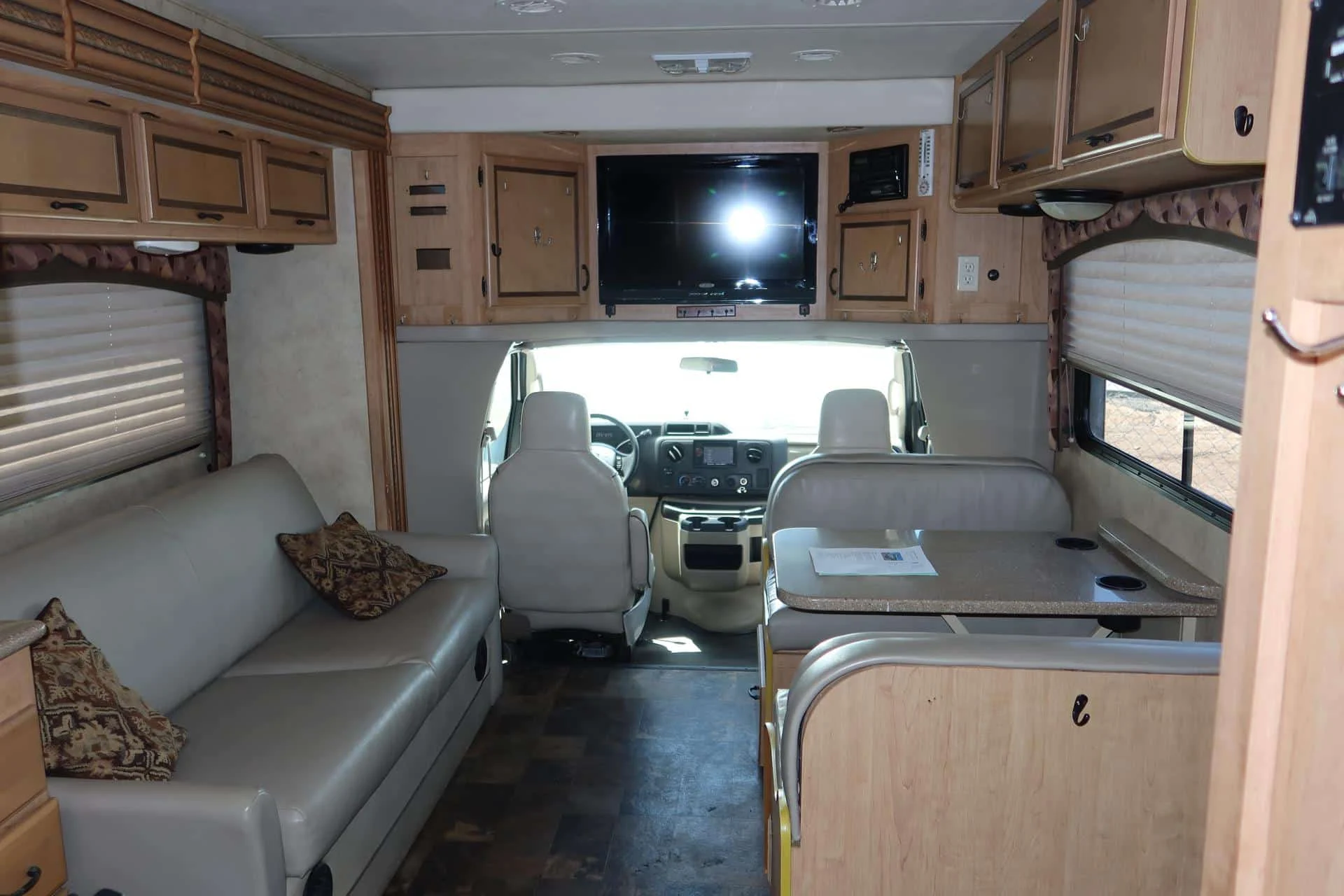 4341_13_Citation_30.jpg 2013 Thor Motor Coach CITATION 29TB – 4692C RV photo 24