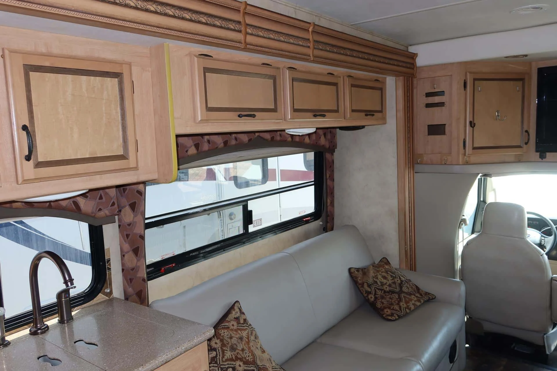 4341_13_Citation_33.jpg 2013 Thor Motor Coach CITATION 29TB – 4692C RV photo 27