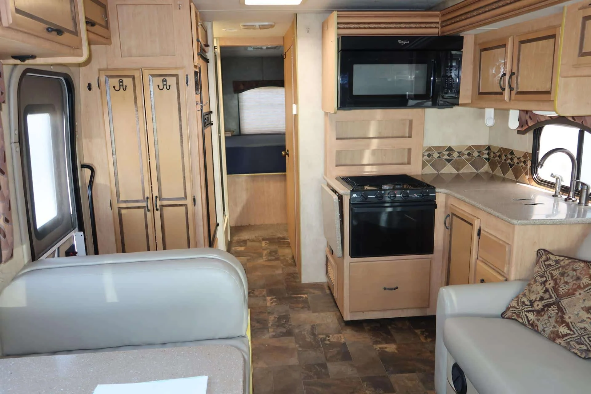 4341_13_Citation_34.jpg 2013 Thor Motor Coach CITATION 29TB – 4692C RV photo 28