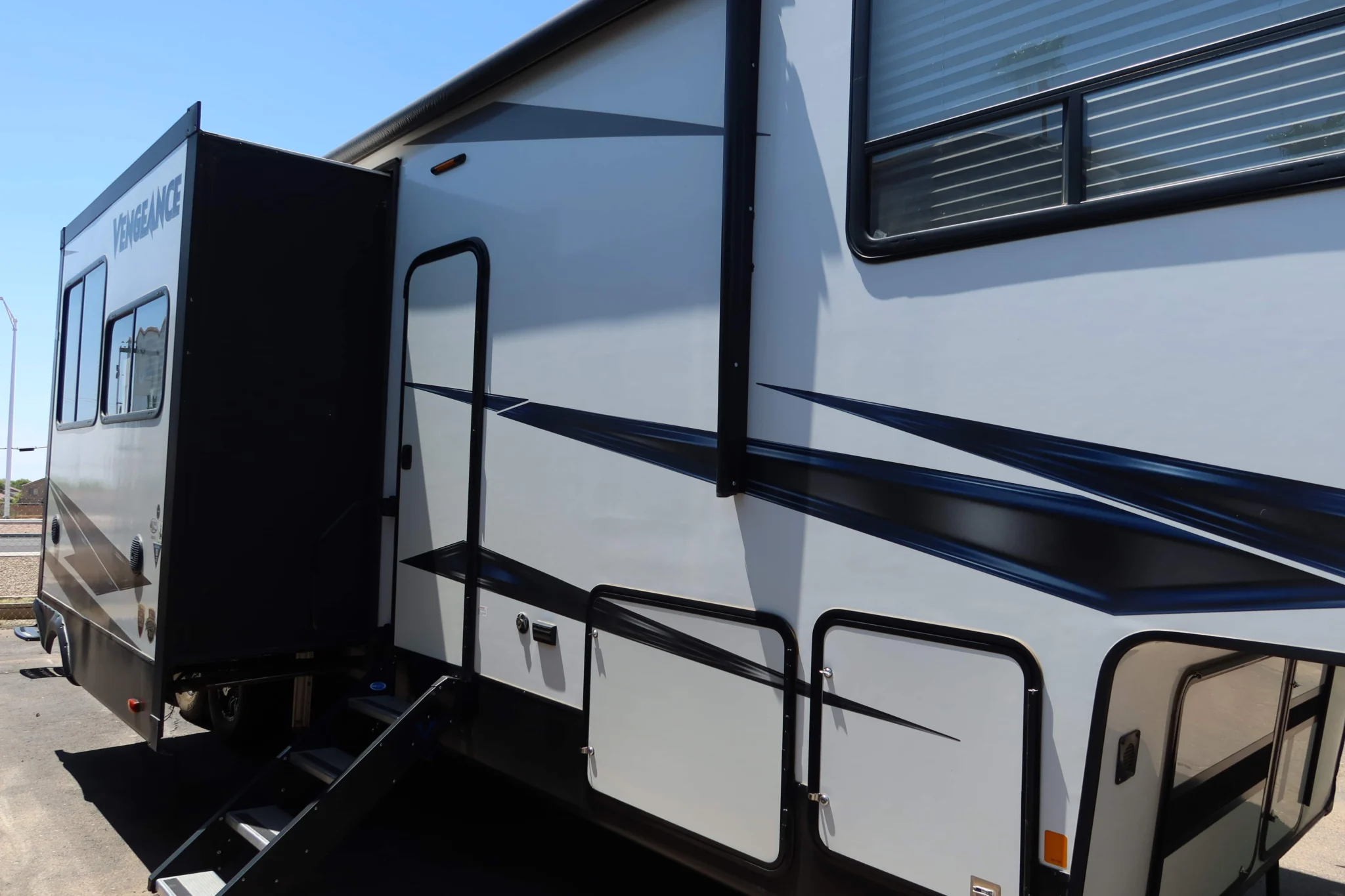 2019 Forest River VENGEANCE – 4679C