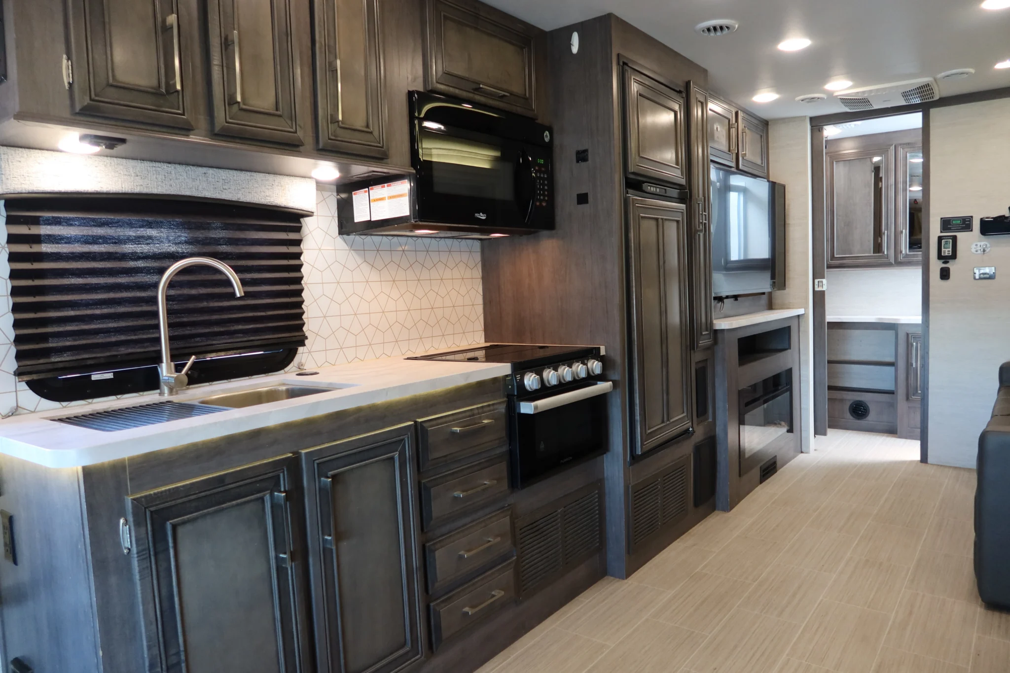 4688_23_Odyssey_3261.jpg 2023 Entegra Coach ODYSSEY 26M – 4688C RV photo 8
