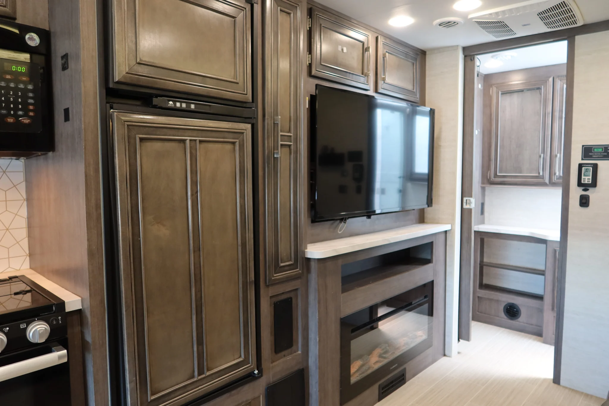 4688_23_Odyssey_3264.jpg 2023 Entegra Coach ODYSSEY 26M – 4688C RV photo 11