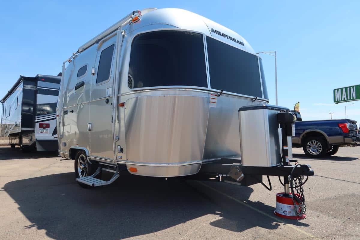 2023 Airstream CARAVEL 16RB – 4689C