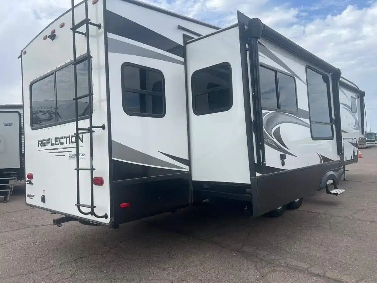 4700 21 REFLECTION 367BHS (2) 2021 Grand Design Reflection 367BHS rear exterior - stock 4700C