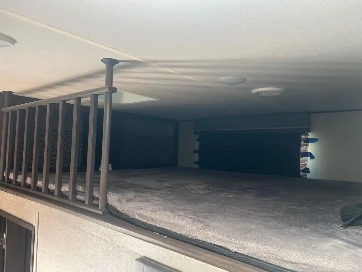 4700 21 REFLECTION 367BHS (8) Reflection 367BHS loft bunk - stock 4700C