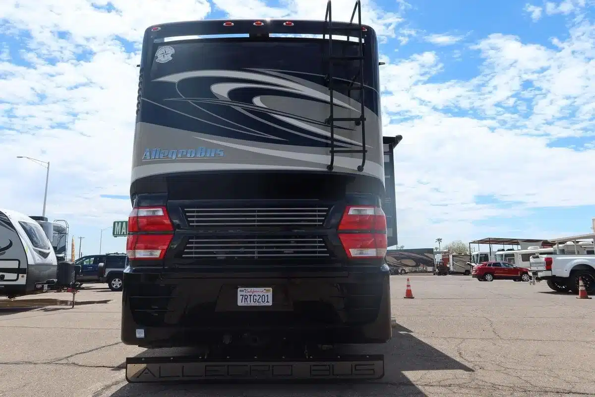 649.webp 2015 Tiffin Motorhomes ALLEGRO BUS 40SP RV photo 3