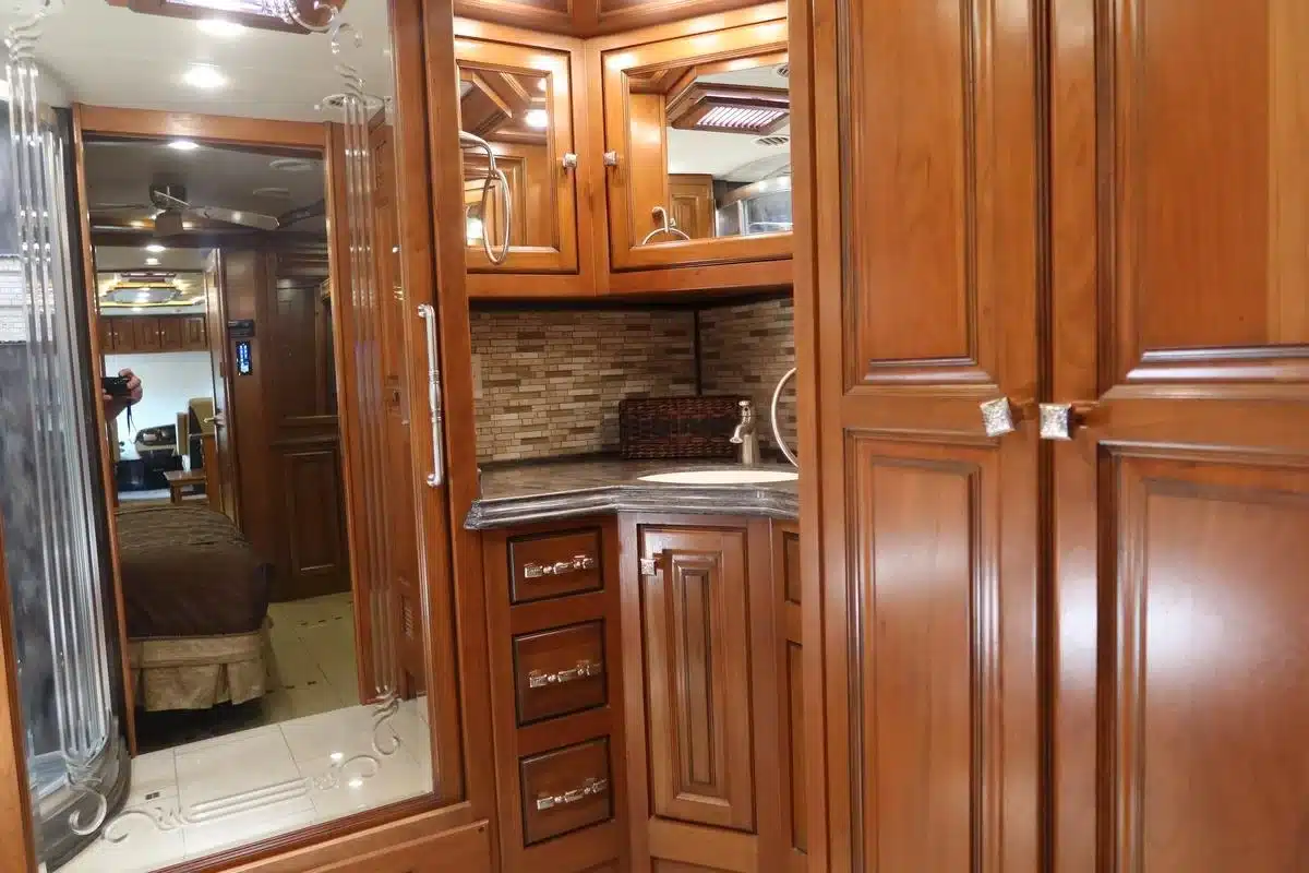 664.webp 2015 Tiffin Motorhomes ALLEGRO BUS 40SP RV photo 14